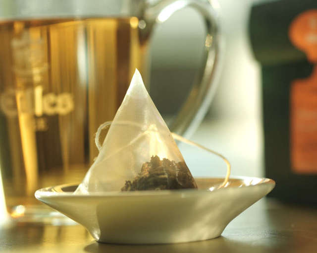 Eilles Tee Tea Diamond Beutel vor Teetasse und Schmuckschachtel 